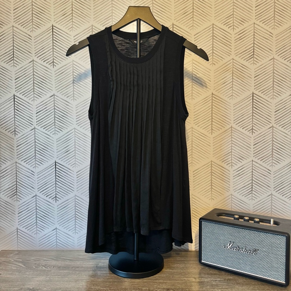 Simply Vera Vera Women's Wang Black Pleated Sleeveless Top - EUC